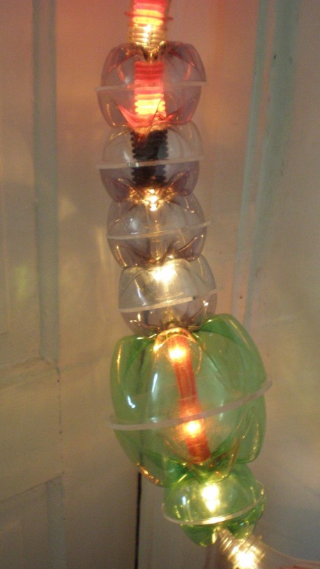 luminária de garrafas PET recicladas